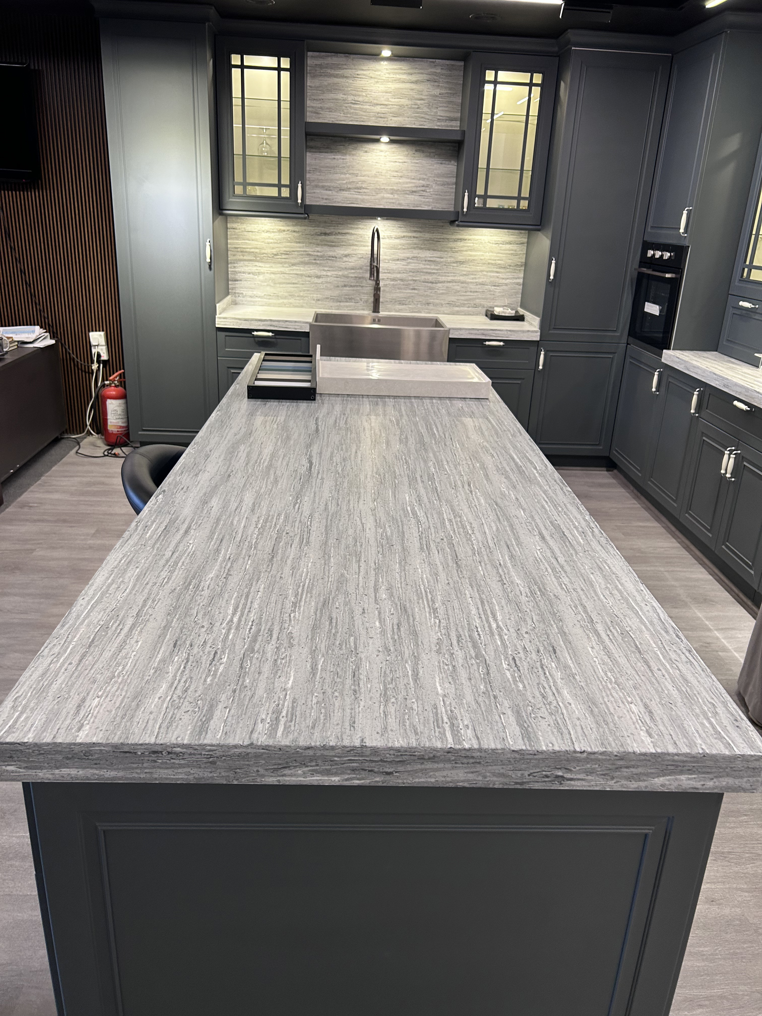 Faux Marble Slab Table Tops: A Buyer's Guide
